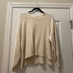 American Eagle Crème sweater.